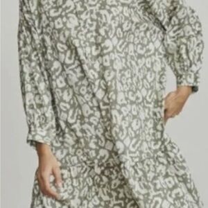 Elizabeth and James Stylish Green and White Patterned Dress. Size XL